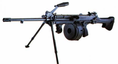 Ultimax 100 Mk.3 machine gun with 100-round drum; note different position of thecarrying handle.