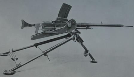 Hotchkiss model 1930 heavy machine gun, magazine-fed version on infantry tripod (with AA adapter). Note rare pistol grip / shoulder stock setup, as it was tested circa 1930 in UK.
