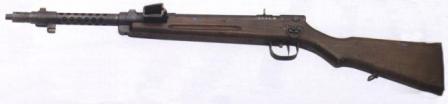 Type 100 submachine gun, late war version (made in 1944-45), with fixed rear sight and simplified bayonet lug.