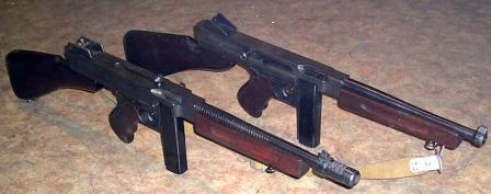  Side-by-side comparison between M1928A1 (left) and M1 (right) Thompson submachine guns.
